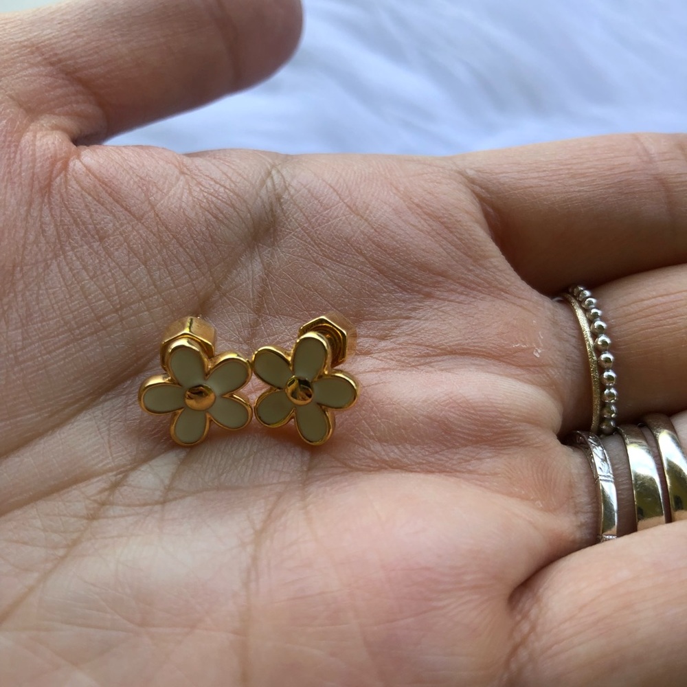 Authentic Marc by Marc Jacobs daisy stud earrings